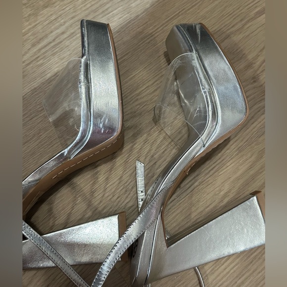 Wishbone Taylor 2 Heels - Silver / Clear - size 7.5 - Picture 10 of 11